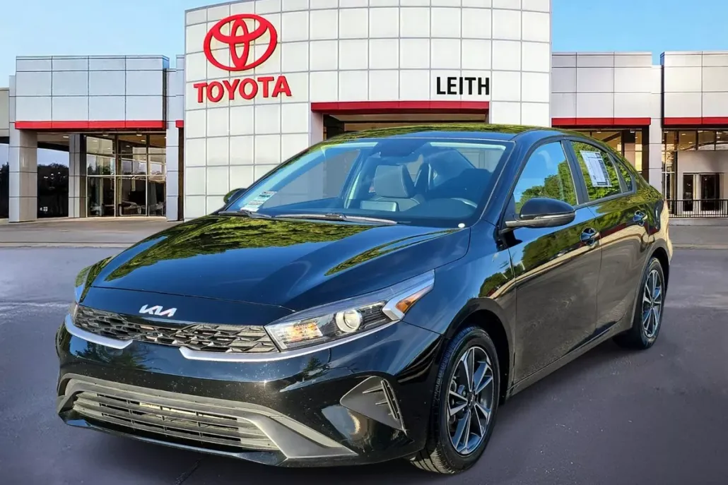 2023 Kia Forte LXS photo 1