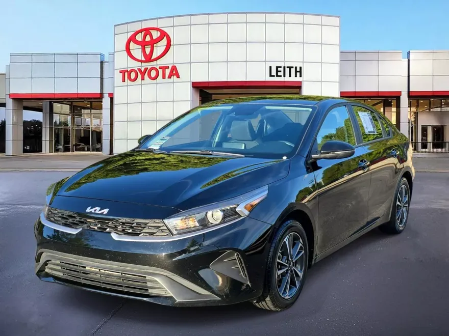 2023 Kia Forte LXS photo 1