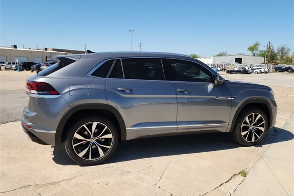 2025 Volkswagen Atlas Cross Sport SEL Premium R-Line photo 1
