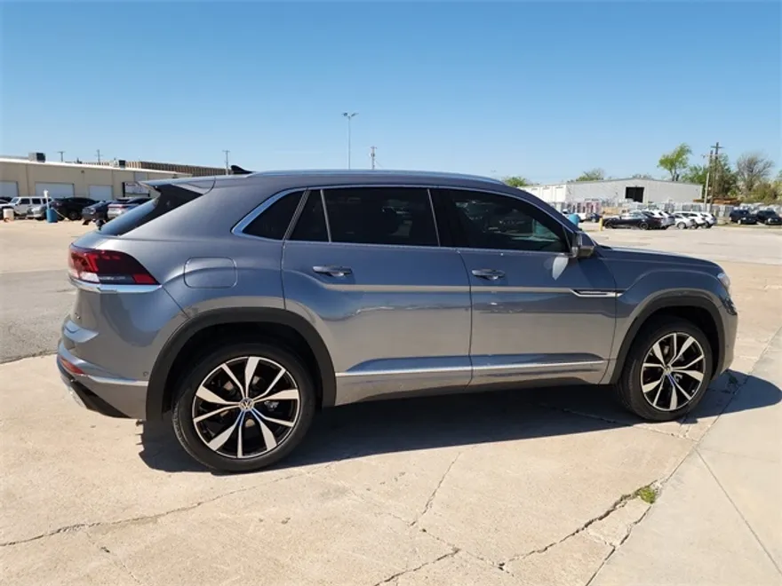2025 Volkswagen Atlas Cross Sport SEL Premium R-Line photo 1