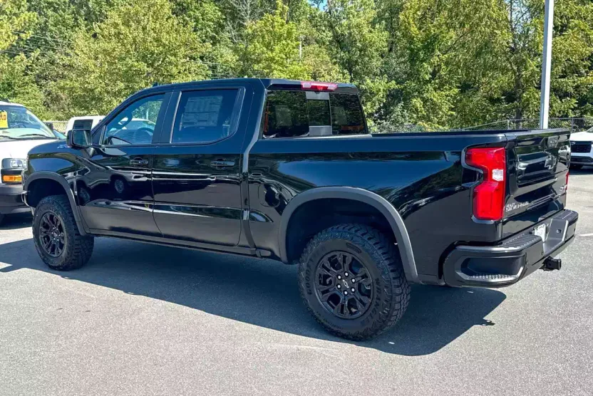 2025 Chevrolet Silverado 1500 ZR2 photo 1