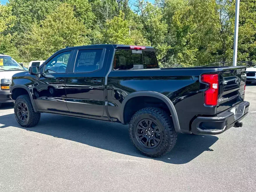 2025 Chevrolet Silverado 1500 ZR2 photo 1