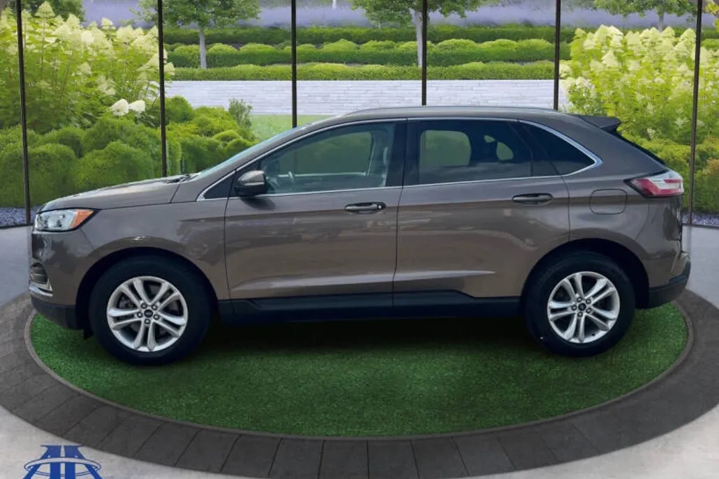 2019 Ford Edge SEL photo 1