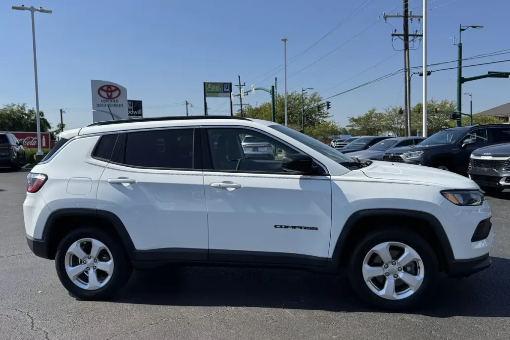 2022 Jeep Compass Latitude photo 1