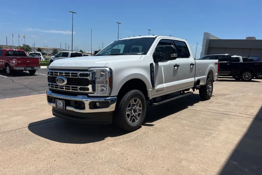 2025 Ford F-350 photo 1