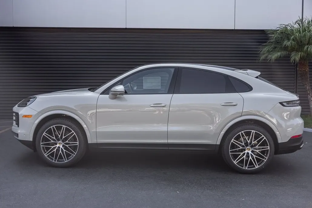 2025 Porsche Cayenne Coupe photo 1