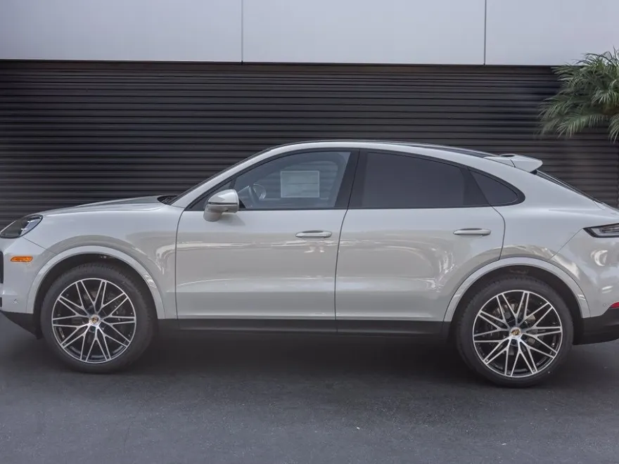 2025 Porsche Cayenne Coupe photo 1