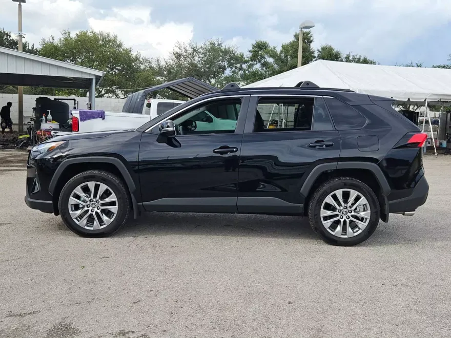 2024 Toyota RAV4 XLE Premium photo 1