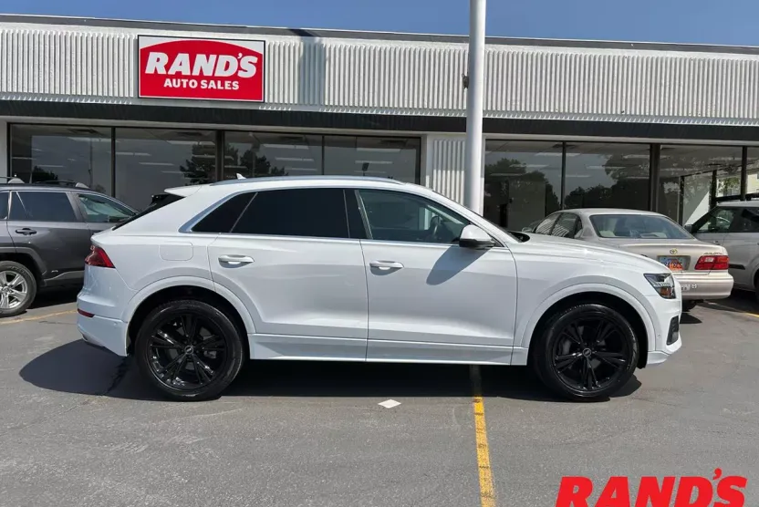 2023 Audi Q8 Premium Plus photo 1