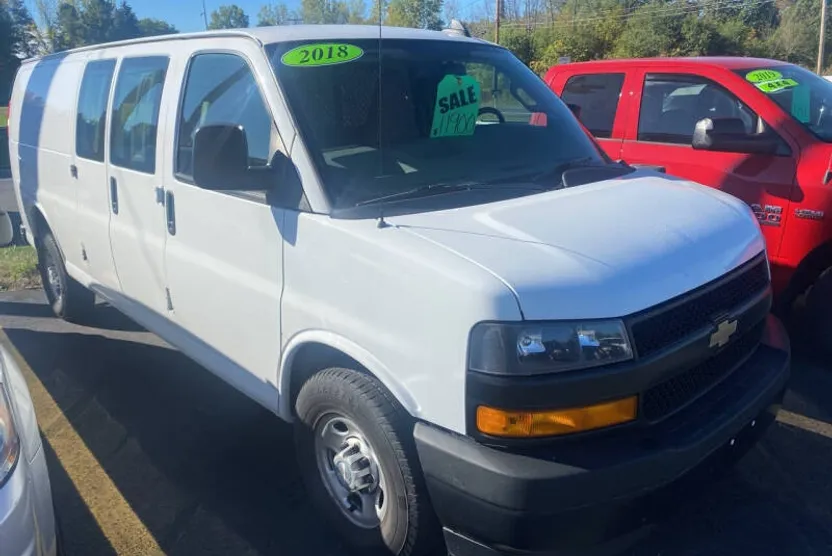 2018 Chevrolet Express 3500 Cargo Van photo 1