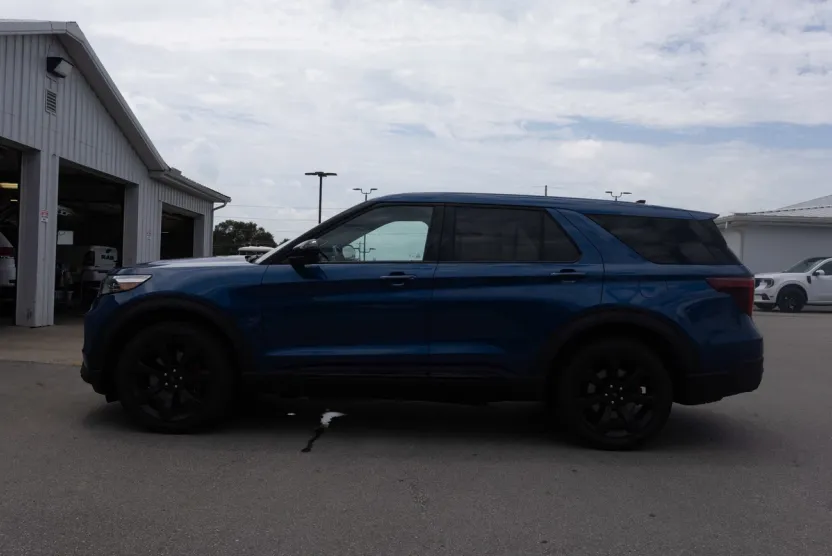 2022 Ford Explorer ST photo 1