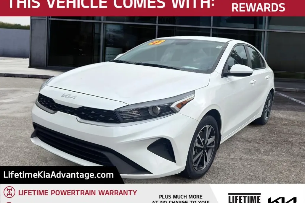 2023 Kia Forte LXS photo 1