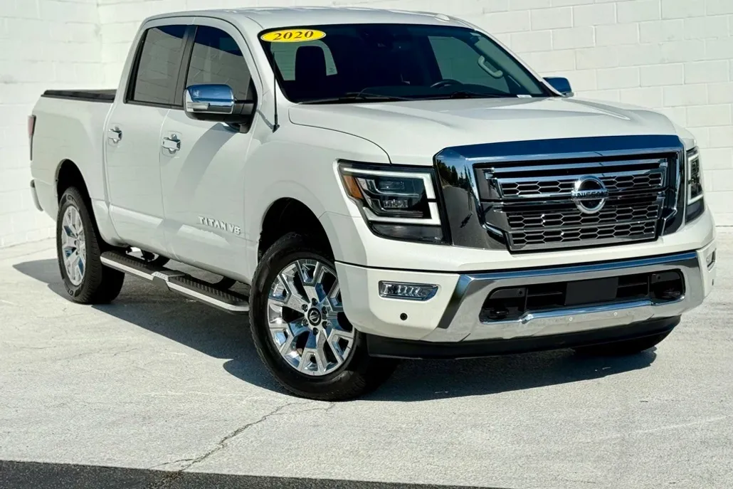 2020 Nissan Titan SL photo 1