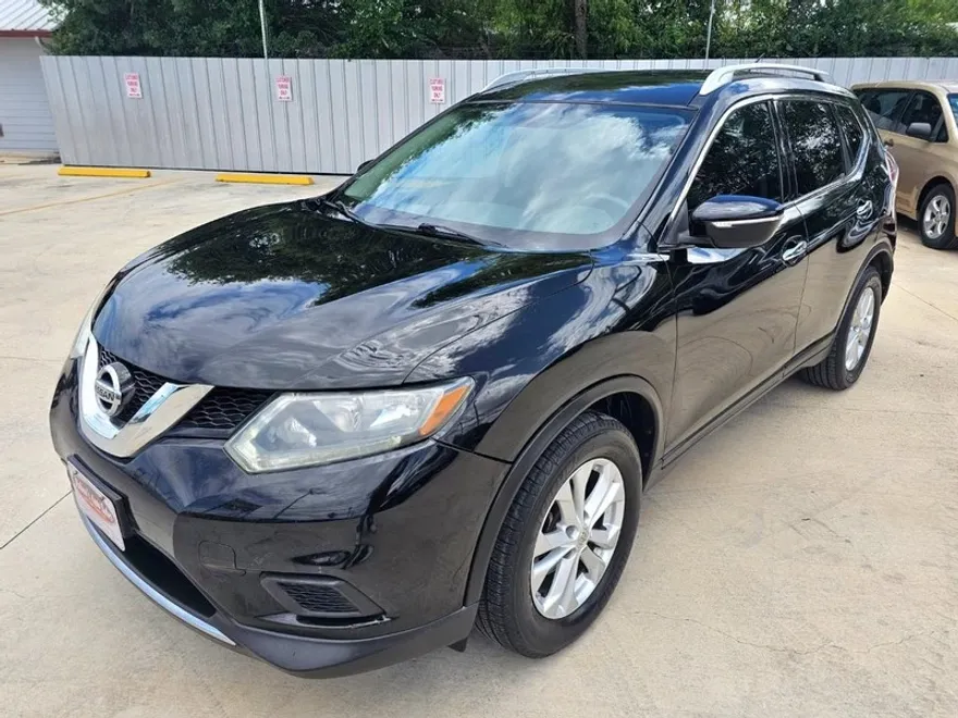 2014 Nissan Rogue SV photo 1
