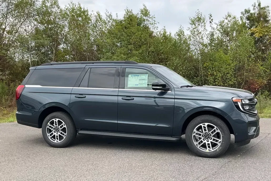 2025 Ford Expedition MAX photo 1