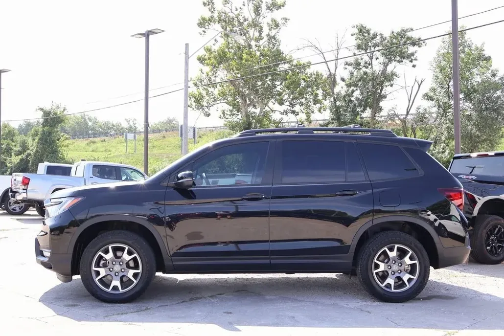 2022 Honda Passport TrailSport photo 1