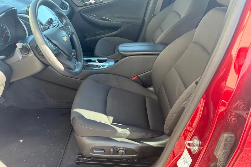 2024 Chevrolet Malibu 1LT photo 1