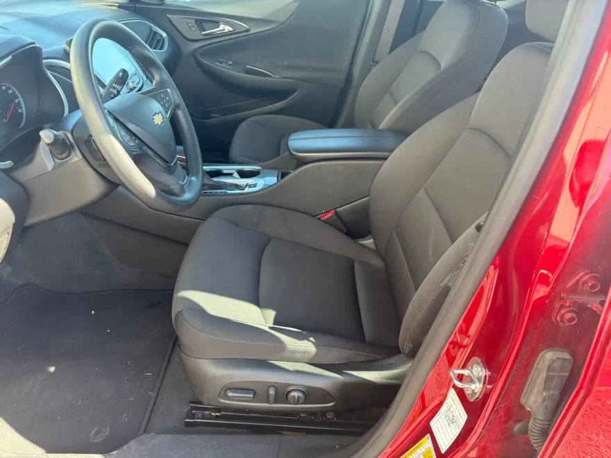 2024 Chevrolet Malibu 1LT photo 1