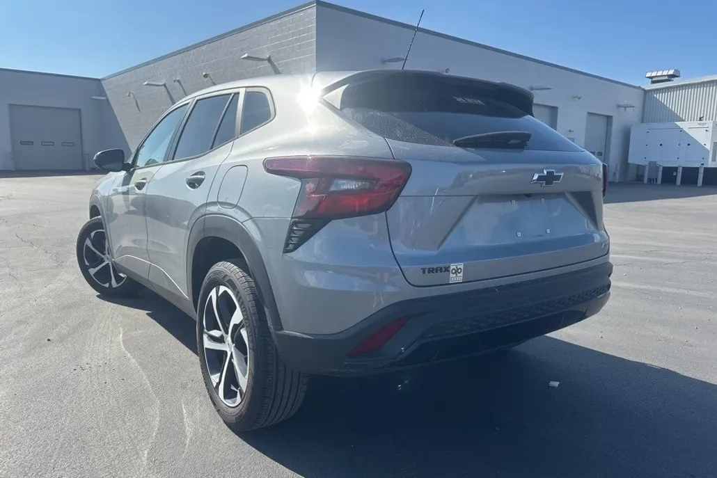 2024 Chevrolet Trax photo 1