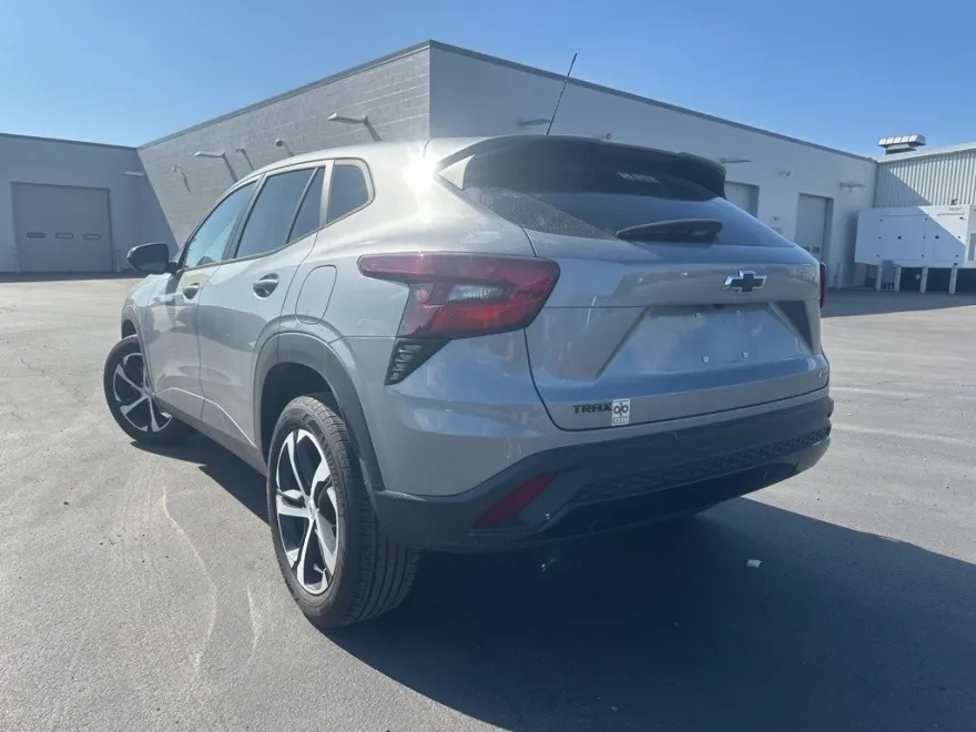 2024 Chevrolet Trax photo 1