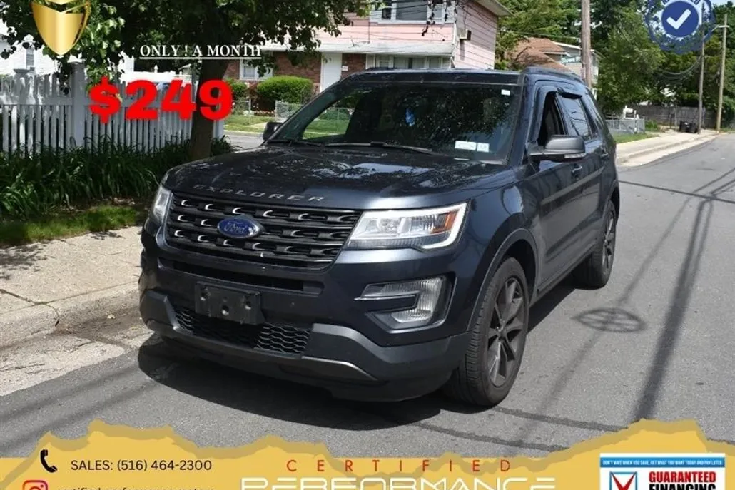 2017 Ford Explorer XLT photo 1