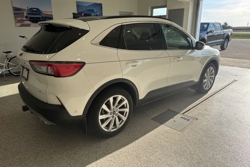 2021 Ford Escape Titanium photo 1