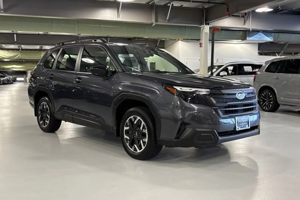 2025 Subaru Forester Base photo 1
