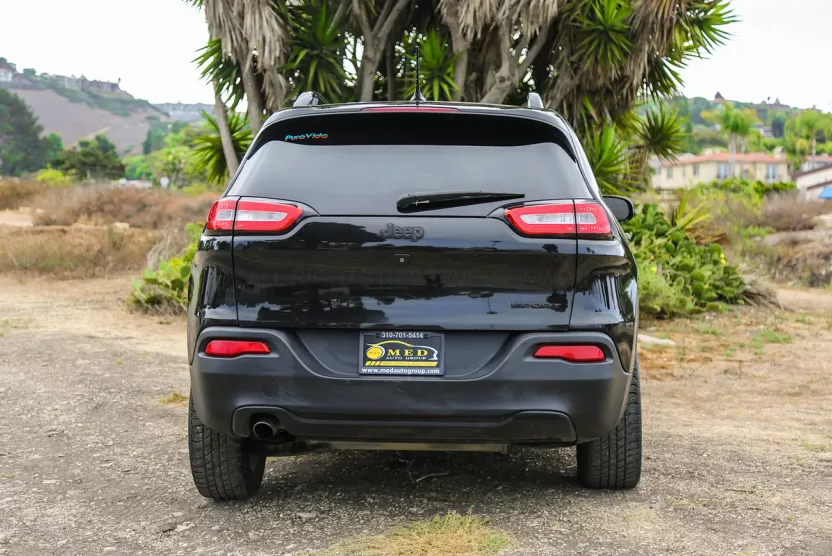 2016 Jeep Cherokee Sport photo 1