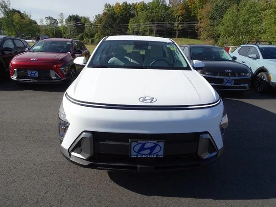 2026 Hyundai Kona SE photo 1