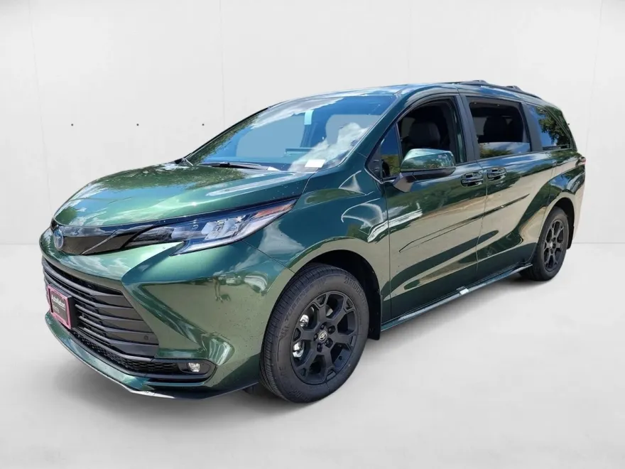 2025 Toyota Sienna Woodland Edition photo 1