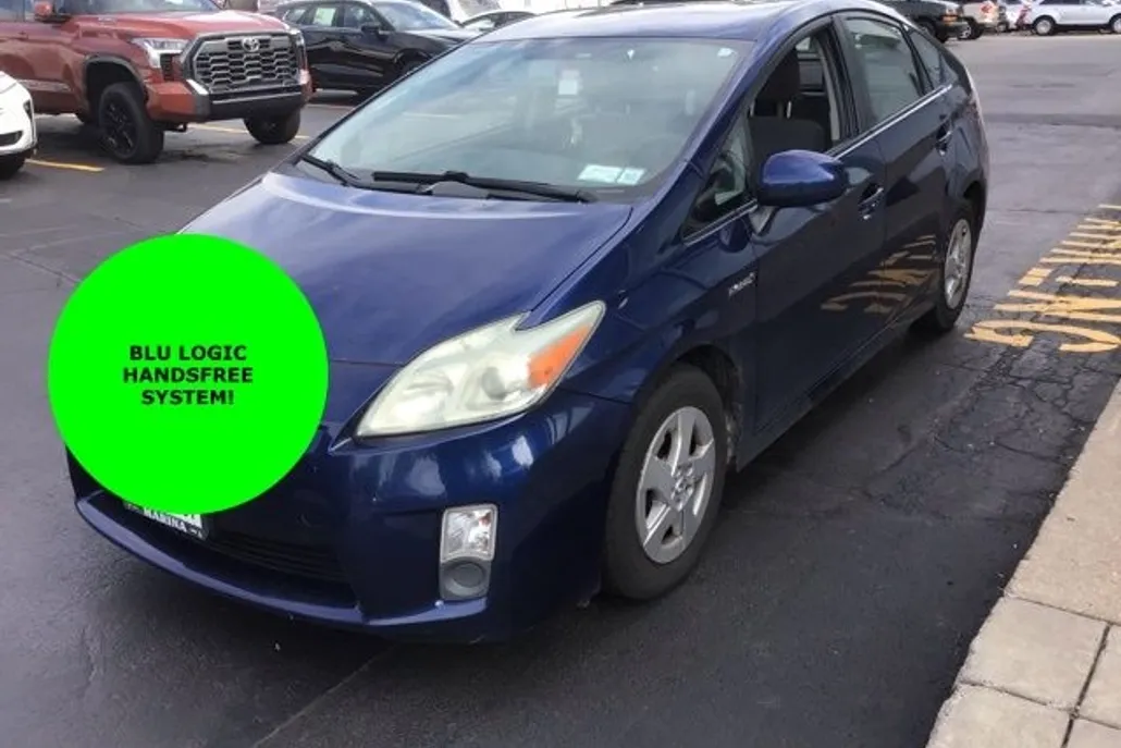 2011 Toyota Prius Two photo 1