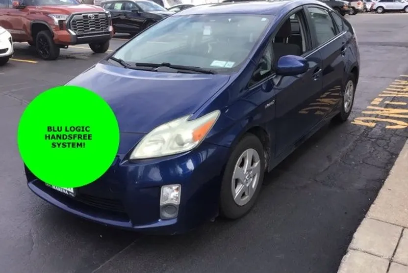 2011 Toyota Prius Two photo 1