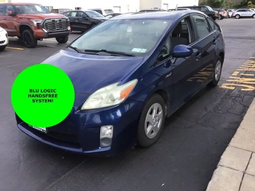 2011 Toyota Prius Two photo 1