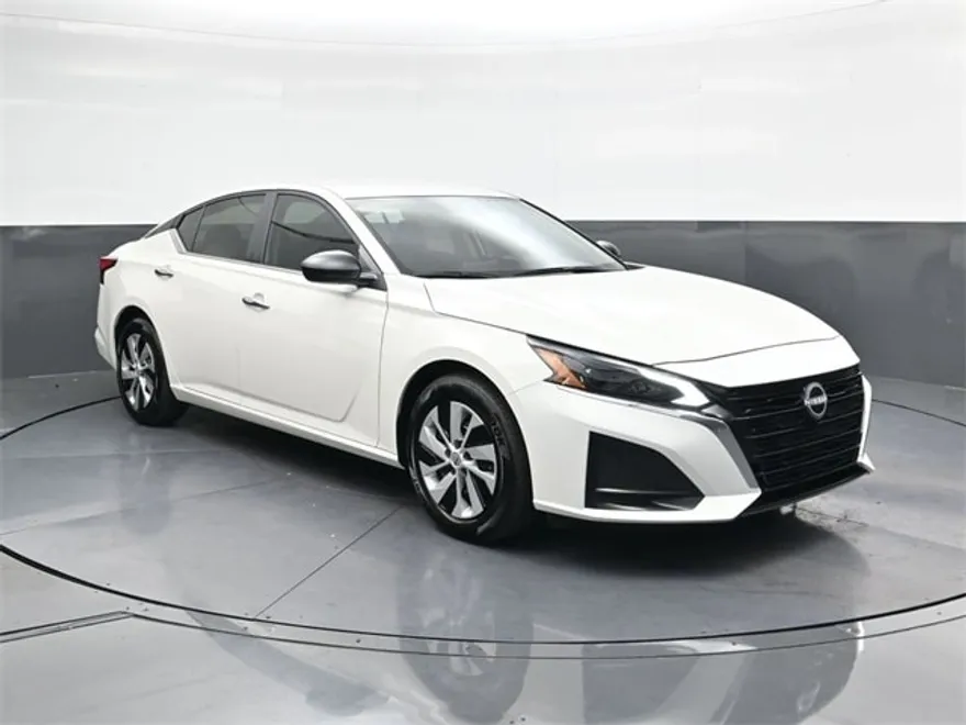 2025 Nissan Altima S photo 1