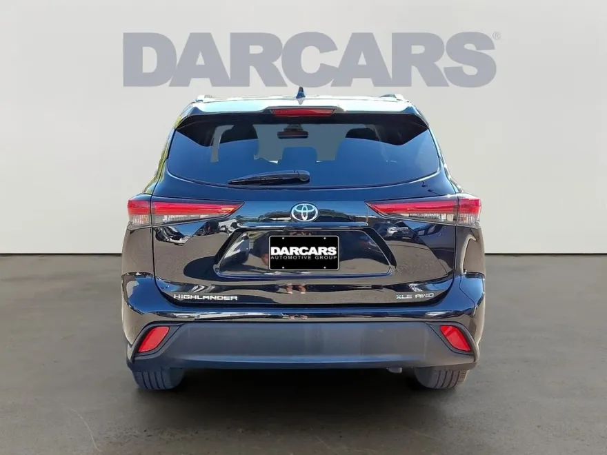 2021 Toyota Highlander XLE photo 1