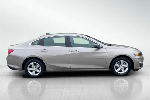 2023 Chevrolet Malibu photo 3