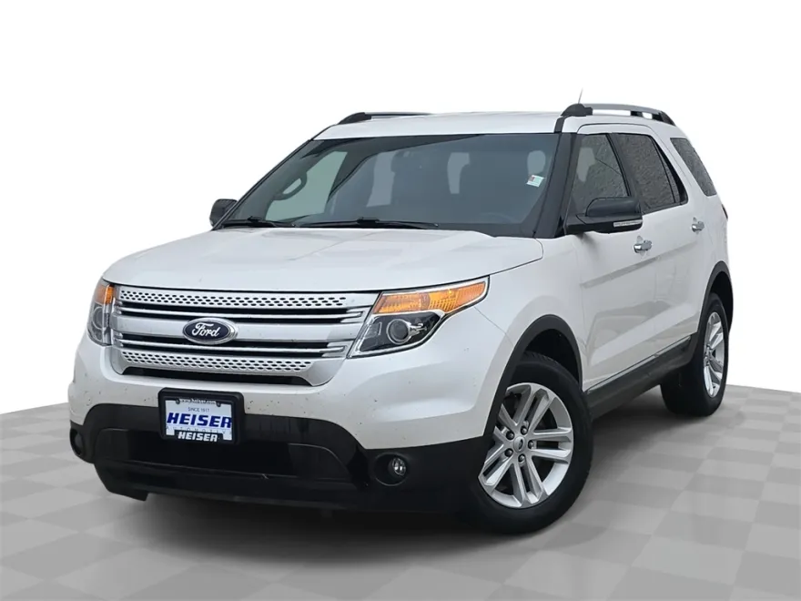 2015 Ford Explorer XLT photo 1