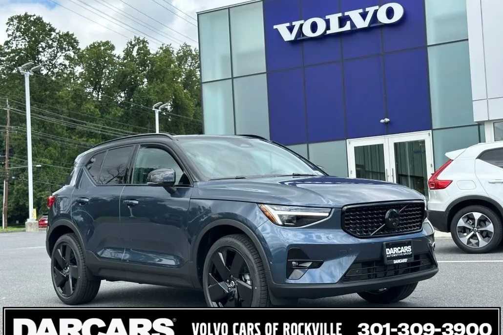 2026 Volvo XC40 photo 1
