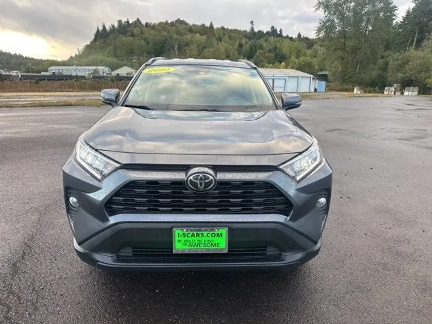 2020 Toyota RAV4 XLE photo 1