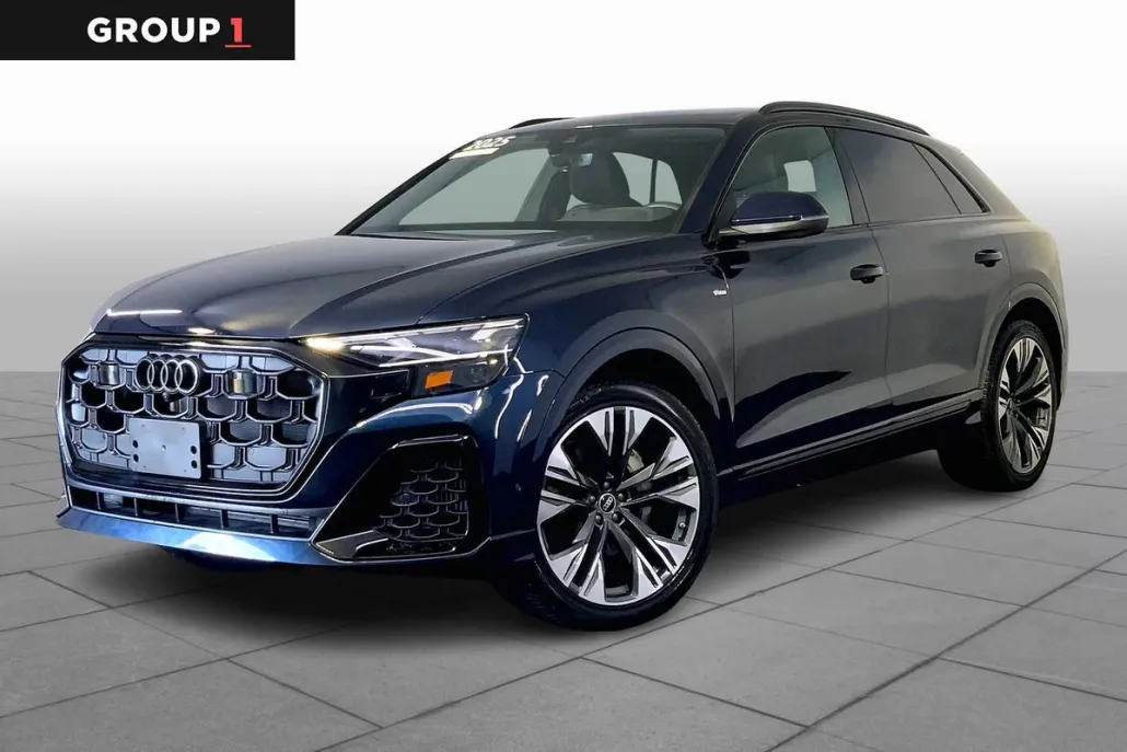 2025 Audi Q8 55 Premium Plus photo 1