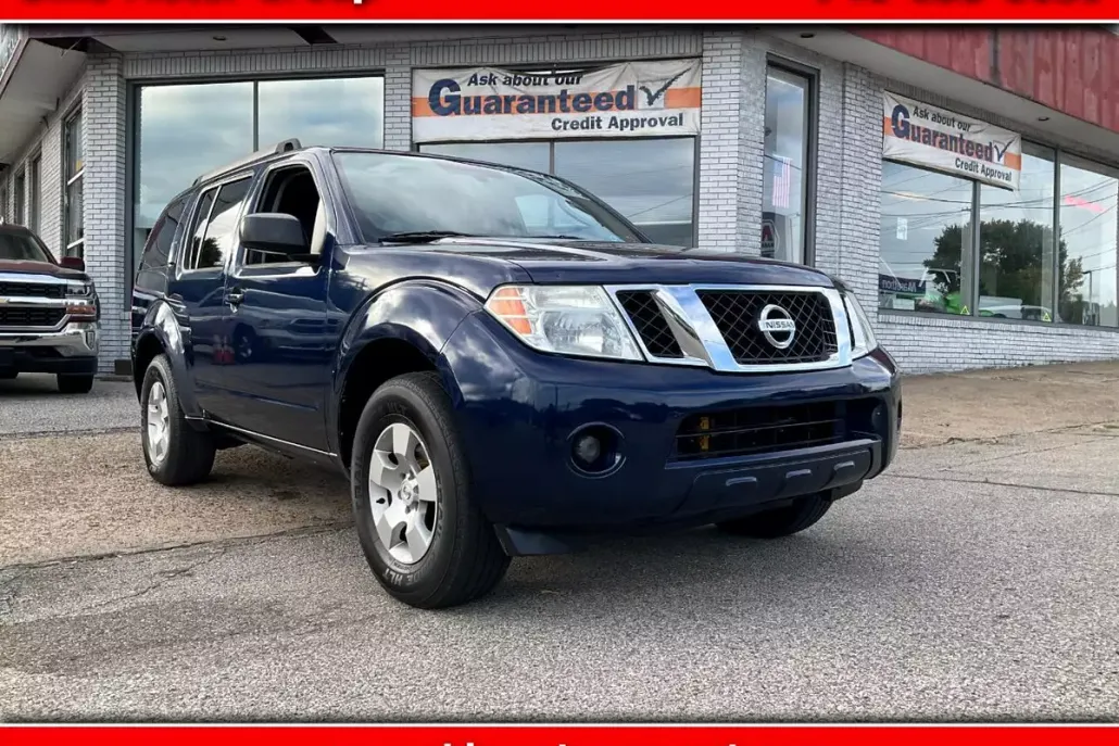 2009 Nissan Pathfinder LE photo 1