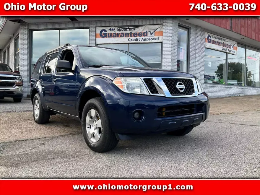 2009 Nissan Pathfinder LE photo 1