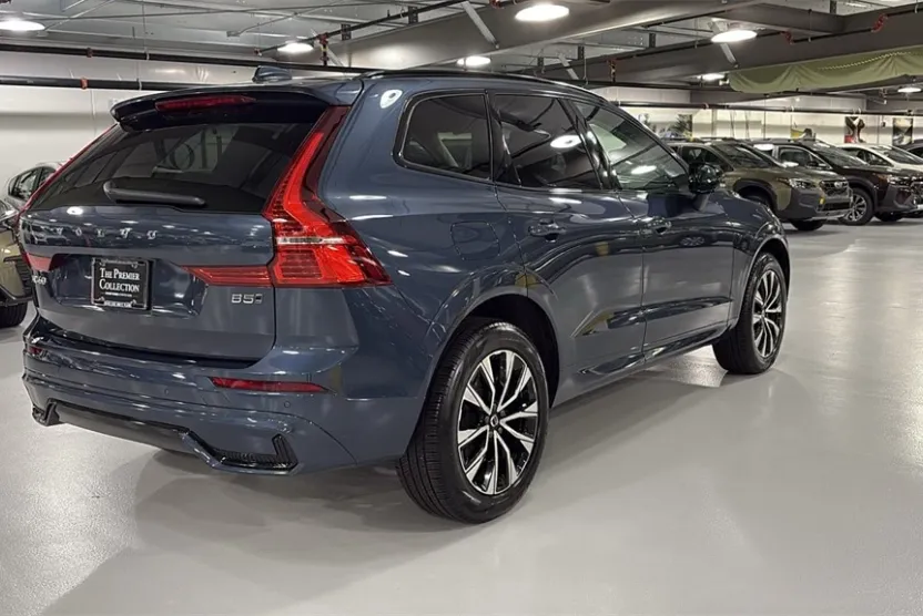 2025 Volvo XC60 B5 Core photo 1
