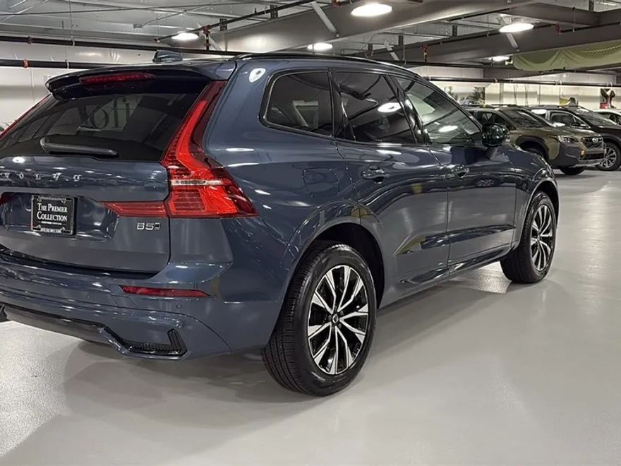 2025 Volvo XC60 B5 Core photo 1