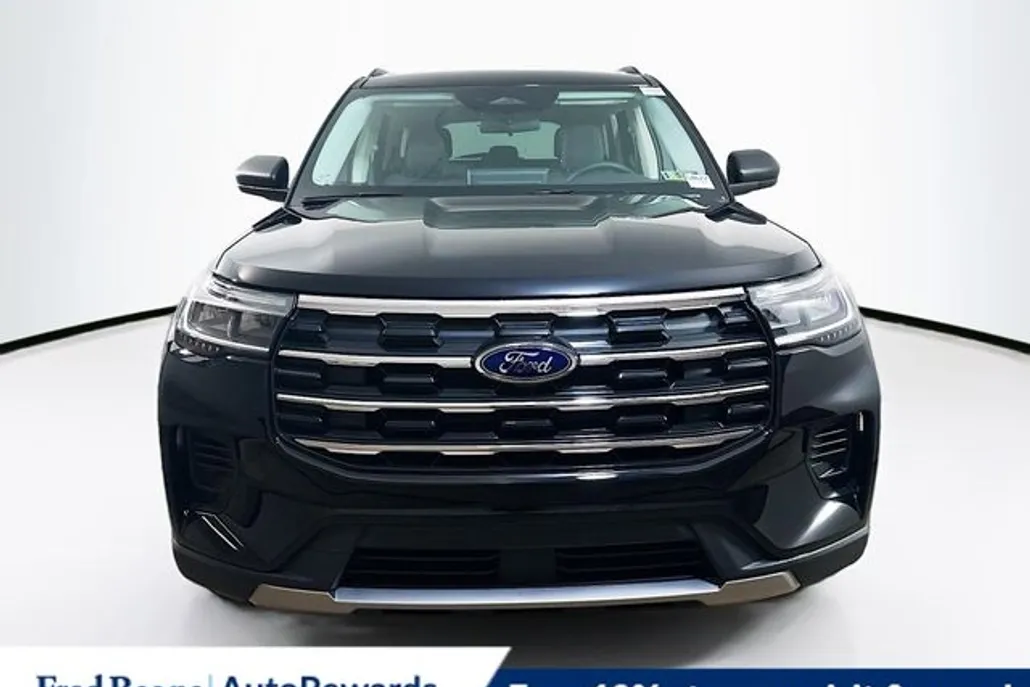2025 Ford Explorer photo 1