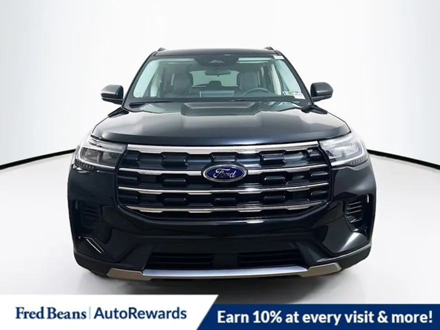 2025 Ford Explorer photo 1