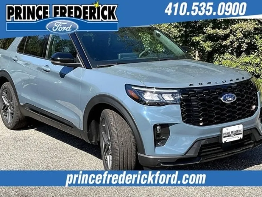 2025 Ford Explorer ST photo 1