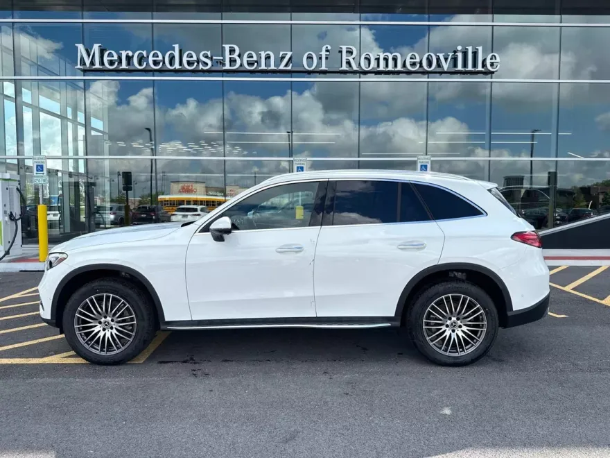 2025 Mercedes Benz GLC 300 4MATIC photo 1