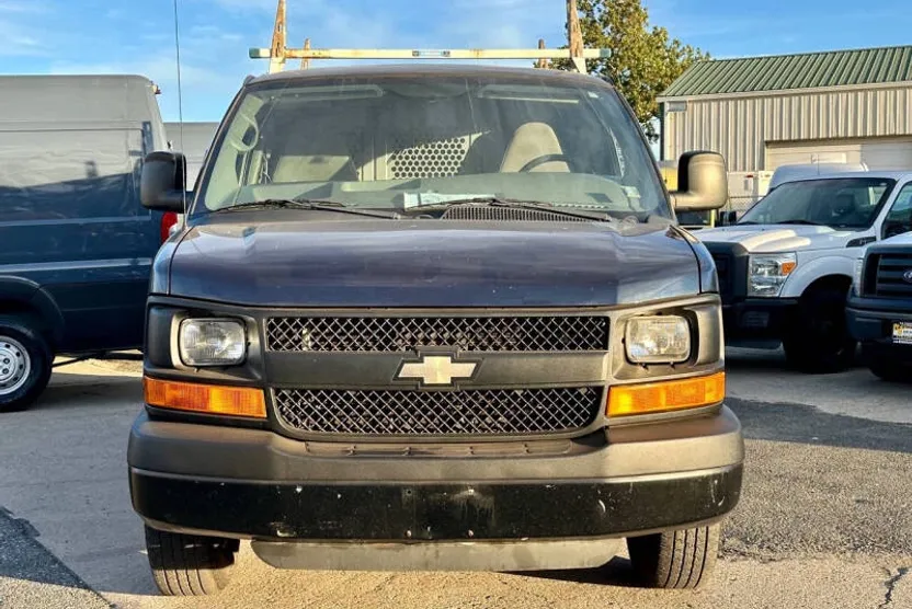 2015 Chevrolet Express 3500 Cargo Van photo 1