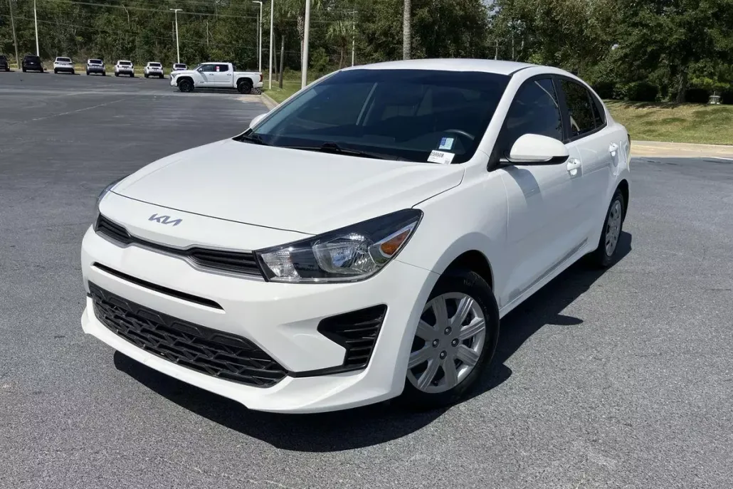 2023 Kia Rio LX photo 1